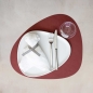 Preview: 4 er Set Lind DNA Tischset Platzset curve L Nupo Red 981903 rot mit 50 ml Dekomiro Reinigungsmittel