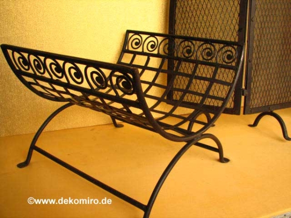 Holzkorb Schmiedeeisern